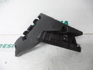 Gebruikte Bumperbalk achter Renault Clio III (BR/CR) 1.2 16V 75 Prijs € 25,00 Margeregeling aangeboden door Maresia Parts