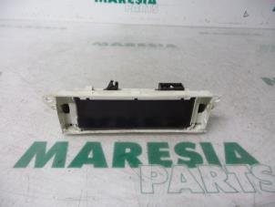 Gebruikte Display Interieur Peugeot 307 (3A/C/D) 2.0 16V Prijs € 30,00 Margeregeling aangeboden door Maresia Parts