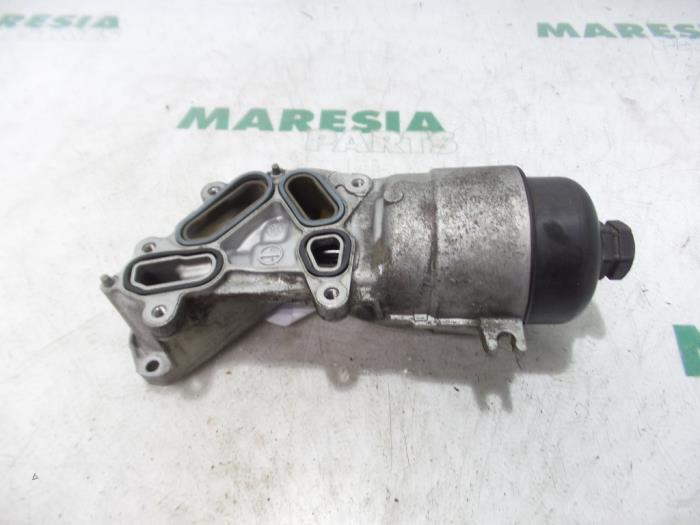 Gebruikte Oliefilterhouder Peugeot 208 I (CA/CC/CK/CL) 1.4 HDi Prijs € 50,00 Margeregeling aangeboden door Maresia Parts