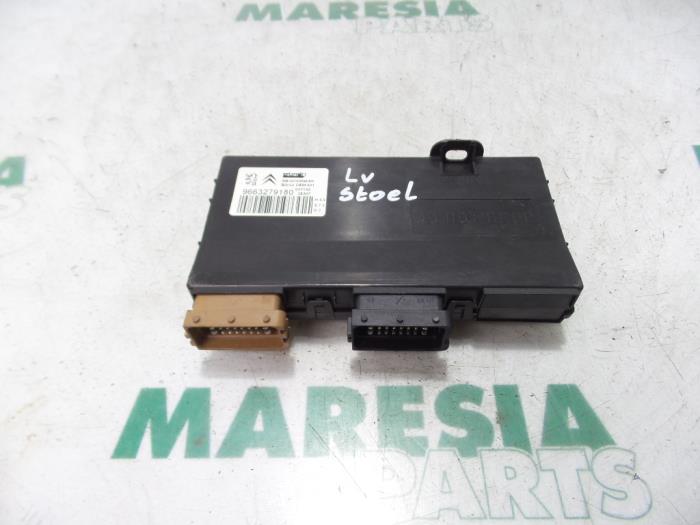 Gebruikte Computer stoel Peugeot 407 (6C/J) 2.0 HDiF 16V Prijs € 105,00 Margeregeling aangeboden door Maresia Parts