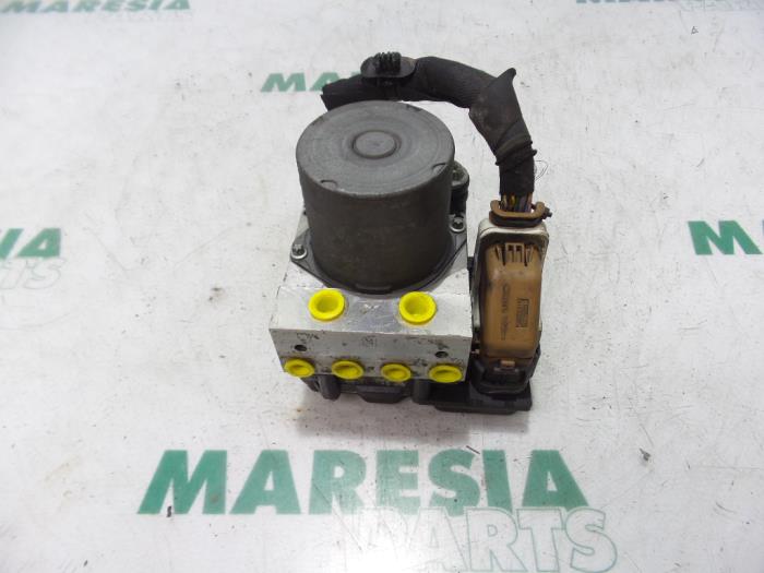 Gebruikte ABS Pomp Peugeot 407 (6C/J) 2.0 HDiF 16V Prijs € 183,75 Margeregeling aangeboden door Maresia Parts