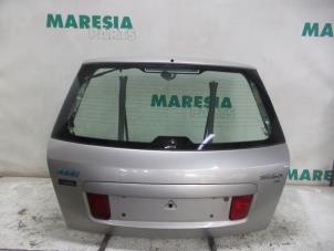 Gebruikte Achterklep Fiat Stilo (192A/B) 1.6 16V 5-Drs. Prijs € 80,00 Margeregeling aangeboden door Maresia Parts