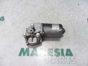 Gebruikte Ruitenwissermotor voor Fiat Stilo (192A/B) 1.6 16V 5-Drs. Prijs € 25,00 Margeregeling aangeboden door Maresia Parts