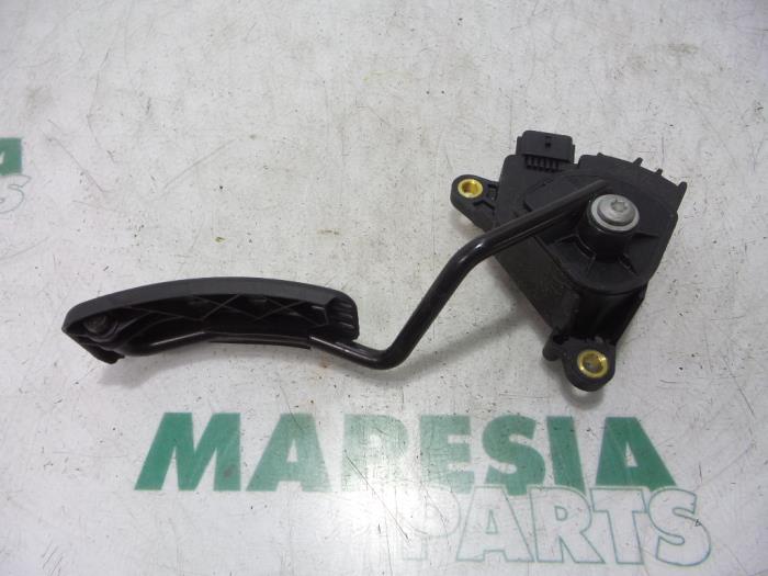 Gebruikte Sensor Gaspedaalpositie Renault Scénic II (JM) 1.6 16V Prijs € 35,00 Margeregeling aangeboden door Maresia Parts