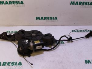 Gebruikte Schuifdeur motor rechts Lancia Phedra Prijs € 131,25 Margeregeling aangeboden door Maresia Parts