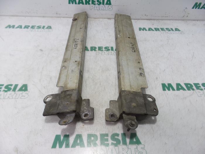 Gebruikte Subframe Renault Espace (JK) 2.0 dCi 16V 150 FAP Prijs € 50,00 Margeregeling aangeboden door Maresia Parts