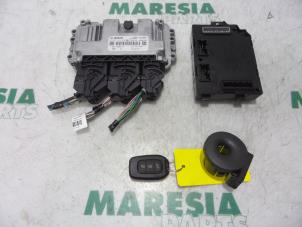 Gebruikte Computer Motormanagement Renault Twingo III (AH) 1.0 SCe 70 12V Prijs € 262,50 Margeregeling aangeboden door Maresia Parts