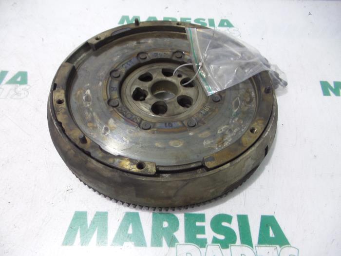 Gebruikte Vliegwiel Peugeot 307 SW (3H) 1.6 HDiF 110 16V Prijs € 131,25 Margeregeling aangeboden door Maresia Parts