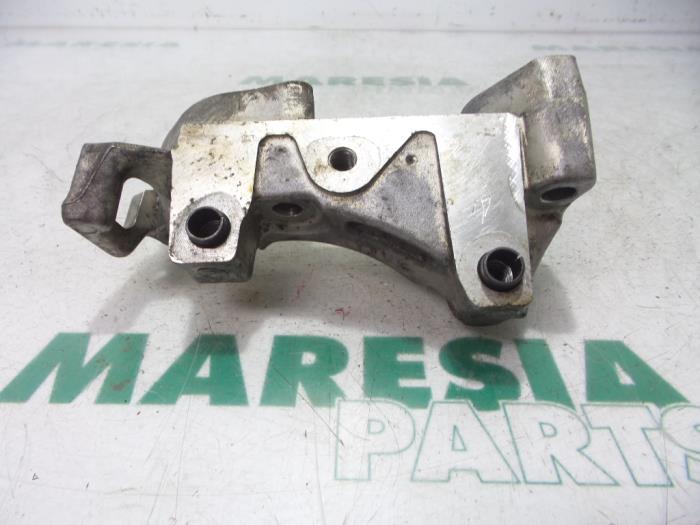 Gebruikte Motorsteun Peugeot Expert (G9) 1.6 HDi 90 Prijs € 35,00 Margeregeling aangeboden door Maresia Parts