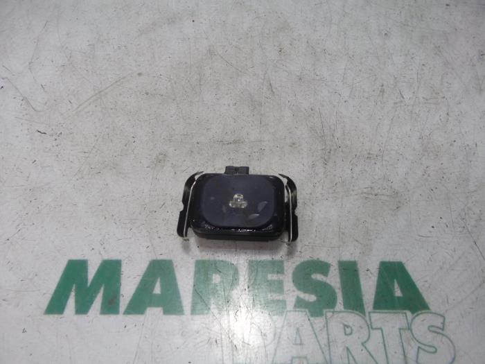 Regensensor van een Peugeot 5008 I (0A/0E) 1.6 THP 16V 2010