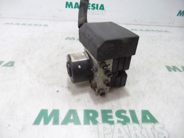 Gebruikte ABS Pomp Citroen C3 Picasso (SH) 1.6 HDi 16V 90 Prijs € 183,75 Margeregeling aangeboden door Maresia Parts