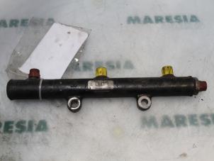 Gebruikte Injector brug Citroen C6 (TD) 2.7 HDiF V6 24V Prijs € 50,00 Margeregeling aangeboden door Maresia Parts