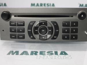 Gebruikte Radio CD Speler Peugeot 407 (6D) 2.0 HDiF 16V Prijs € 65,00 Margeregeling aangeboden door Maresia Parts