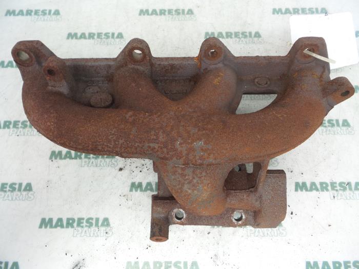 Gebruikte Spruitstuk Uitlaat Fiat Stilo (192A/B) 1.9 JTD 115 Prijs € 75,00 Margeregeling aangeboden door Maresia Parts