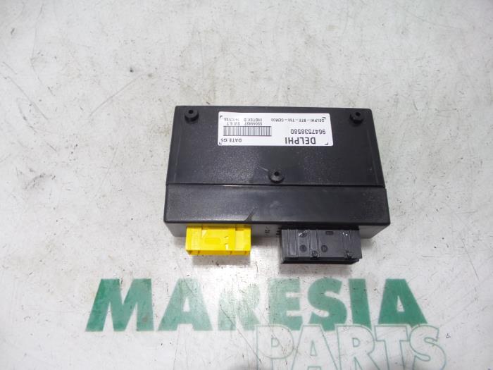 Gebruikte Computer cabriokap Peugeot 307 CC (3B) 2.0 HDIF 16V Prijs € 189,00 Margeregeling aangeboden door Maresia Parts