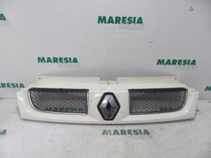 Gebruikte Grille Renault Trafic New (FL) 1.9 dCi 82 16V Prijs € 90,75 Inclusief btw aangeboden door Maresia Parts