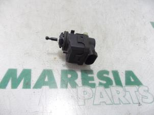 Gebruikte Koplampmotor Renault Clio Prijs € 35,00 Margeregeling aangeboden door Maresia Parts