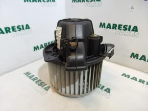 Gebruikte Kachel Ventilatiemotor Fiat Stilo (192A/B) 1.2 16V 3-Drs. Prijs € 25,00 Margeregeling aangeboden door Maresia Parts