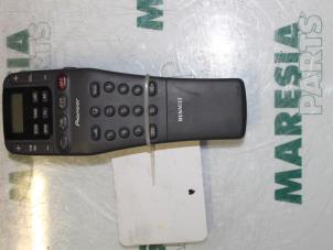 Gebruikte Radio Diversen Renault Espace (JE) 2.0 16V Prijs € 35,00 Margeregeling aangeboden door Maresia Parts