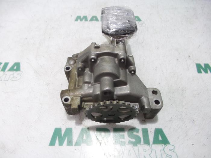 Gebruikte Oliepomp Peugeot 307 (3A/C/D) 2.0 HDi 110 FAP Prijs € 105,00 Margeregeling aangeboden door Maresia Parts