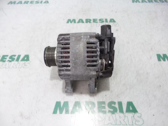 Gebruikte Dynamo Peugeot 208 I (CA/CC/CK/CL) 1.0 Vti 12V PureTech Prijs € 34,95 Margeregeling aangeboden door Maresia Parts
