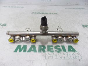 Gebruikte Common rail (Injectie) Peugeot 5008 I (0A/0E) 1.6 THP 16V Prijs € 40,00 Margeregeling aangeboden door Maresia Parts