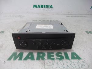 Gebruikte Radio CD Speler Renault Scénic II (JM) 1.5 dCi 105 Prijs € 90,00 Margeregeling aangeboden door Maresia Parts