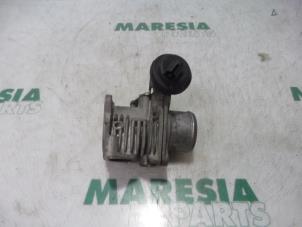 Gebruikte Gasklephuis Alfa Romeo 166 2.4 JTD Prijs € 50,00 Margeregeling aangeboden door Maresia Parts
