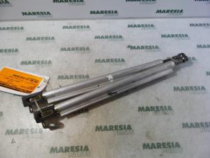 Gebruikte Cabriodak Motor Peugeot 307 CC (3B) 2.0 16V Prijs € 157,50 Margeregeling aangeboden door Maresia Parts