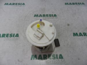 Gebruikte Tank element Pomp Fiat Grande Punto (199) 1.2 Prijs € 25,00 Margeregeling aangeboden door Maresia Parts