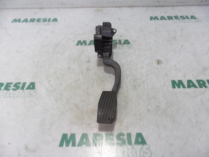 Gebruikte Sensor Gaspedaalpositie Fiat Grande Punto (199) 1.2 Prijs € 15,00 Margeregeling aangeboden door Maresia Parts
