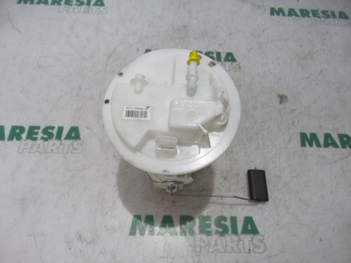 Gebruikte Tank element Pomp Peugeot 2008 (CU) 1.2 Vti 12V PureTech 82 Prijs € 25,00 Margeregeling aangeboden door Maresia Parts