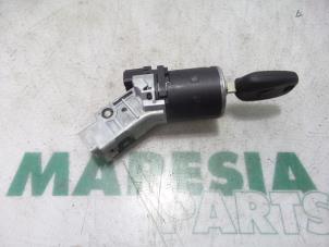 Gebruikte Kontaktslot + Sleutel Peugeot 208 I (CA/CC/CK/CL) 1.0 Vti 12V PureTech Prijs € 29,99 Margeregeling aangeboden door Maresia Parts