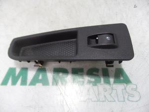 Gebruikte Combischakelaar ramen Fiat Grande Punto (199) 1.2 Prijs € 25,00 Margeregeling aangeboden door Maresia Parts