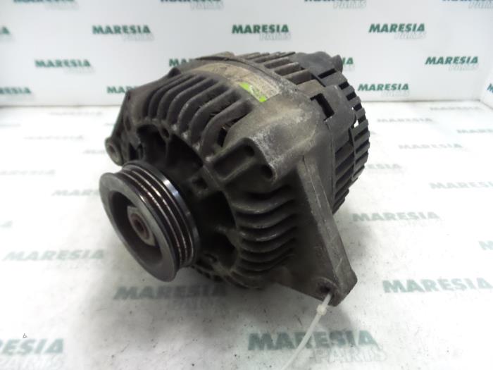 Gebruikte Dynamo Renault Megane Scénic (JA) 1.6 RT Prijs € 50,00 Margeregeling aangeboden door Maresia Parts