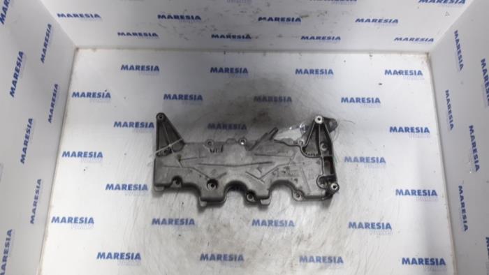 Gebruikte Kleppendeksel Renault Scénic II (JM) 2.0 16V Prijs € 20,00 Margeregeling aangeboden door Maresia Parts