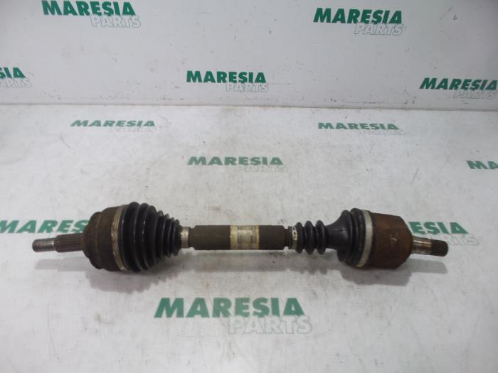 Gebruikte Aandrijfas links-voor Renault Espace (JK) 3.5 V6 24V Phase I Prijs € 105,00 Margeregeling aangeboden door Maresia Parts