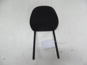 Gebruikte Hoofdsteun Peugeot 208 I (CA/CC/CK/CL) 1.0 Vti 12V PureTech Prijs € 25,00 Margeregeling aangeboden door Maresia Parts