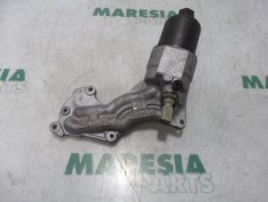 Gebruikte Oliefilterhouder Peugeot 206 (2A/C/H/J/S) 1.6 16V Prijs € 35,00 Margeregeling aangeboden door Maresia Parts