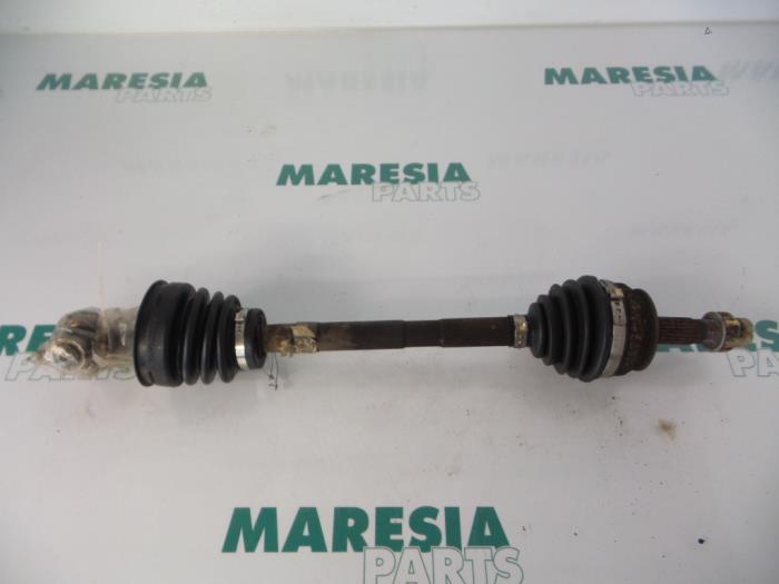 Gebruikte Steekas links-voor Fiat Bravo (182A) 1.6 SX 16V Prijs € 35,00 Margeregeling aangeboden door Maresia Parts