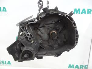 Gebruikte Versnellingsbak Renault Clio II Societe (SB) 1.5 dCi 65 Prijs € 157,50 Margeregeling aangeboden door Maresia Parts