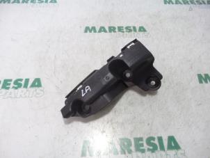 Gebruikte Bumperframe achter Peugeot 308 (L3/L8/LB/LH/LP) 1.2 12V VTi PureTech 82 Prijs € 20,00 Margeregeling aangeboden door Maresia Parts