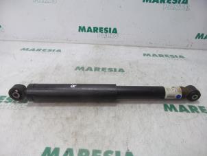 Gebruikte Schokbreker rechts-achter Fiat Doblo (263) 1.3 D Multijet Euro 4 Prijs € 40,00 Margeregeling aangeboden door Maresia Parts