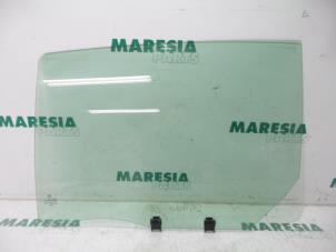 Gebruikte Deurruit 4Deurs links-achter Peugeot 308 (L3/L8/LB/LH/LP) 1.2 12V VTi PureTech 82 Prijs € 30,00 Margeregeling aangeboden door Maresia Parts