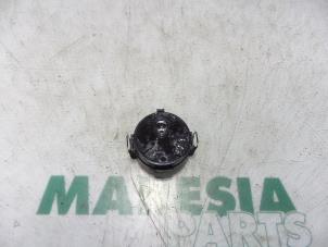 Gebruikte Sensor regen Renault Megane II CC (EM) 1.9 dCi 120 Prijs € 25,00 Margeregeling aangeboden door Maresia Parts