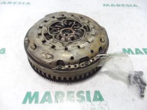 Gebruikte Vliegwiel Renault Megane II CC (EM) 1.9 dCi 120 Prijs € 157,50 Margeregeling aangeboden door Maresia Parts