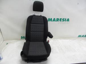 Gebruikte Voorstoel rechts Peugeot 307 SW (3H) 1.6 16V Prijs € 85,00 Margeregeling aangeboden door Maresia Parts