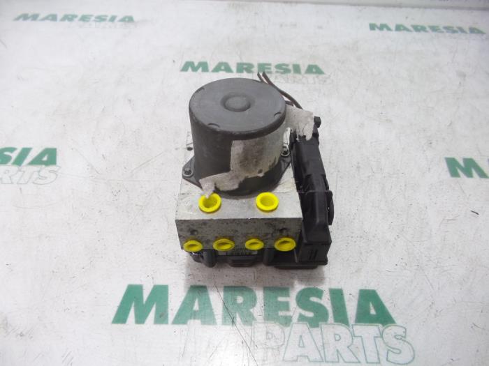 Gebruikte ABS Pomp Renault Megane II CC (EM) 1.9 dCi 120 Prijs € 49,99 Margeregeling aangeboden door Maresia Parts