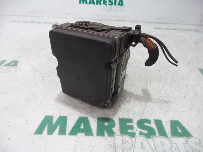 ABS Pomp van een Renault Megane II CC (EM) 1.9 dCi 120 2005