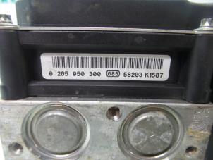ABS Pomp van een Renault Megane II CC (EM) 1.9 dCi 120 2005